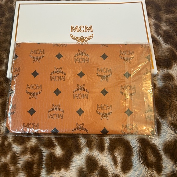 MCM Brown Logo Clutch - Picture 2 of 8